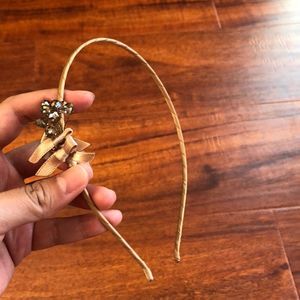 Satin hairband in tan. Suitable for 5 years and above.